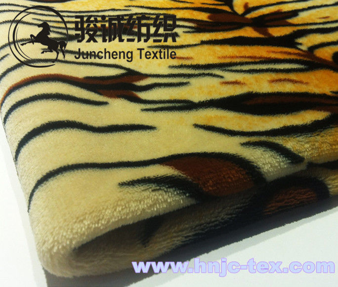 Wholesale 100% Polyester Tiger Stripes Flannel Blanket Fabric Coral Fleece for bed use